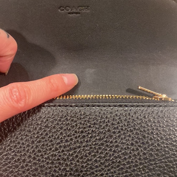Medium size coach wallet EUC - Picture 4 of 9